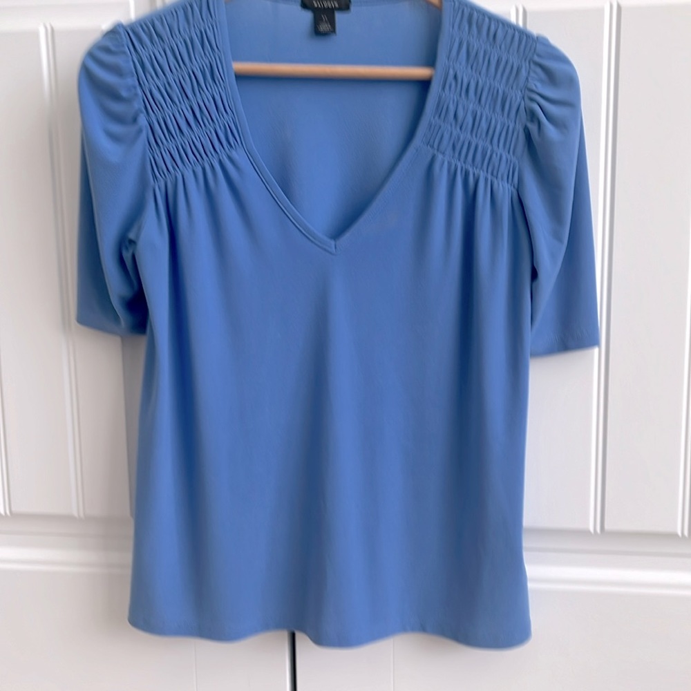 Closet clear out! 🎉Halogen blue top size XS. 88% off retail final price.